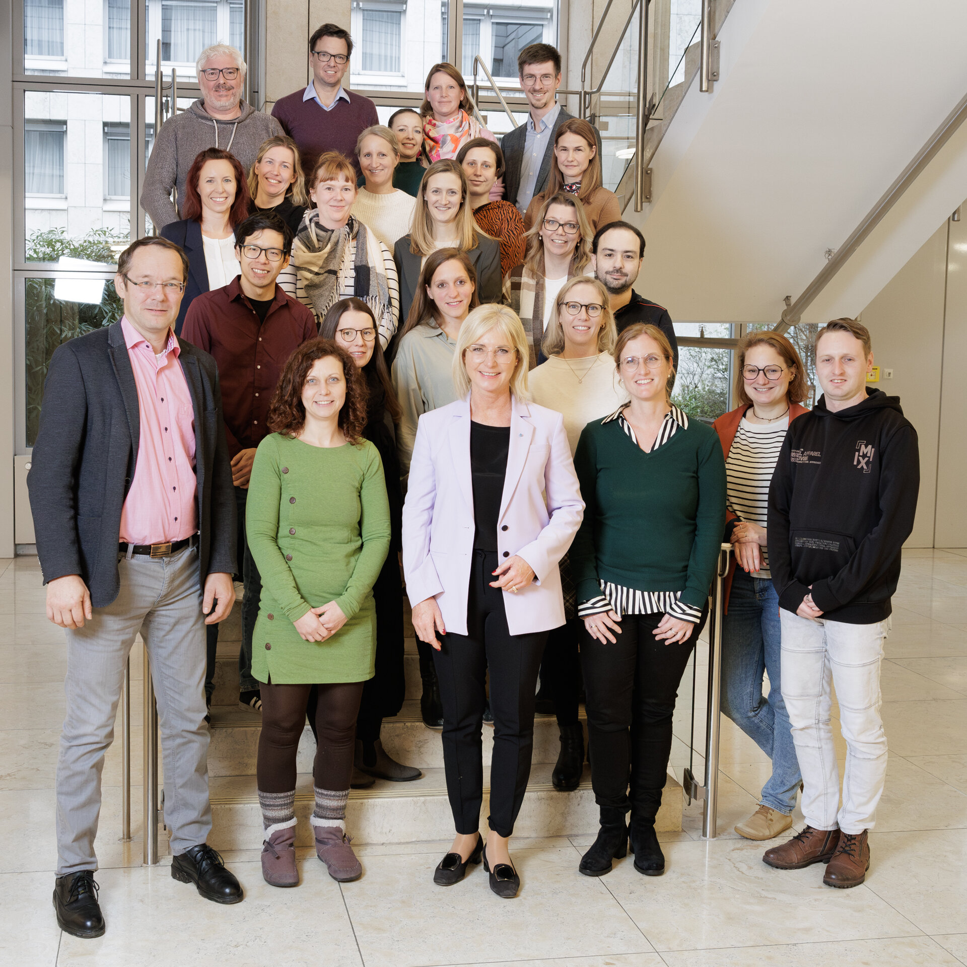 Foto der Mitglieder des Bayer. Landelternbeirats bei der 1. Sitzung am 9.12.2024