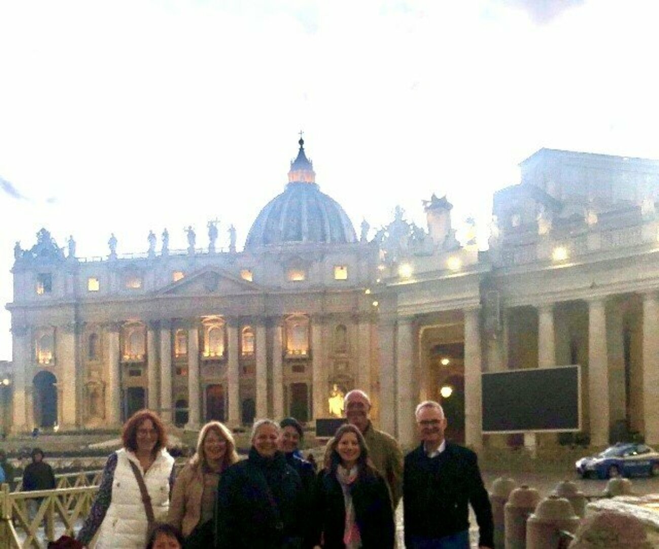 Erasmus-Studienfahrt Rom - Ankunft 22.4. abends - Gruppe auf dem Petersplatz