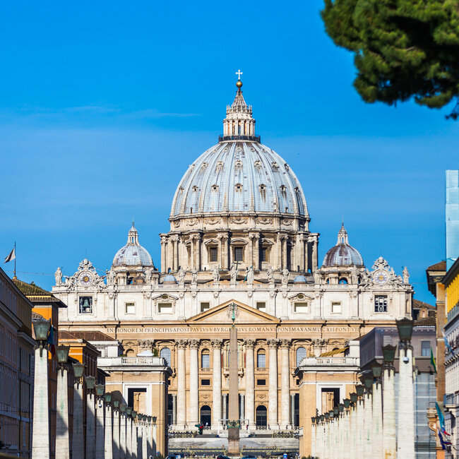 <a href="https://de.freepik.com/fotos-kostenlos/riesen-kirche_937039.htm#query=Rom&position=13&from_view=search&track=sph&uuid=f4133c4e-6478-4d85-97f7-b05d472856e4">Bild von yanalya</a> auf Freepik